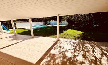 VENTA- Casa Quinta, 3 Dormitorios, 3 Baños, Piscina, a metros de Ruta 9 - Funes