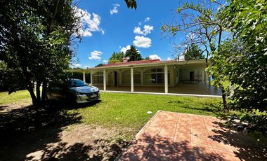VENTA- Casa Quinta, 3 Dormitorios, 3 Baños, Piscina, a metros de Ruta 9 - Funes