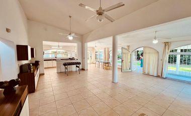 VENTA- Casa Quinta, 3 Dormitorios, 3 Baños, Piscina, a metros de Ruta 9 - Funes