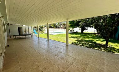 VENTA- Casa Quinta, 3 Dormitorios, 3 Baños, Piscina, a metros de Ruta 9 - Funes