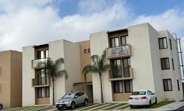 Puerta Real departamento AMUEBLADO 3er piso  cerca de planta Toyota