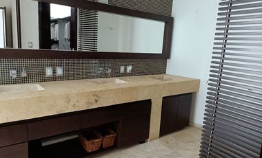 CASA EN VENTA EN HERMOSO FRACCIONAMIENTO ARBOLADO