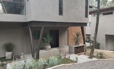 EN MEDIO DEL BOSQUE EN AVANDARO, SE VENDA CASA