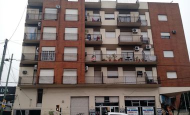 depto 3amb sobre avenida zona comercial