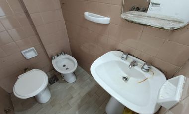 depto 3amb sobre avenida zona comercial