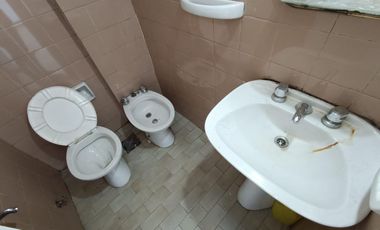 depto 3amb sobre avenida zona comercial