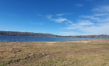 SE VENDE casa en Villa Santa Cruz del Lago! Barrio con seguridad!!!