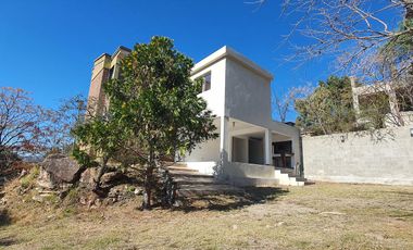 SE VENDE casa en Villa Santa Cruz del Lago! Barrio con seguridad!!!