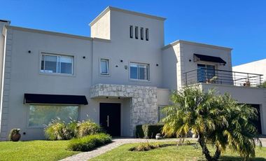 Hermosa Casa  - Fincas de Iraola II