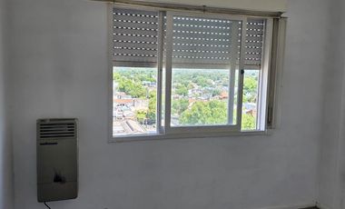 DEPTO DOS AMBIENTES, MUY BUENA UBICACION - C/COCHERA