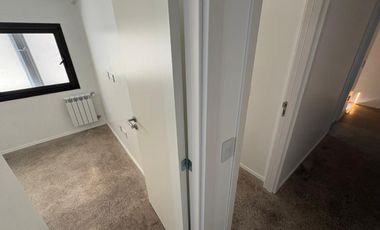 - VENTA CASA TRES DORMITORIOS CON PATIO -