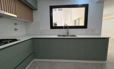 - VENTA CASA TRES DORMITORIOS CON PATIO -