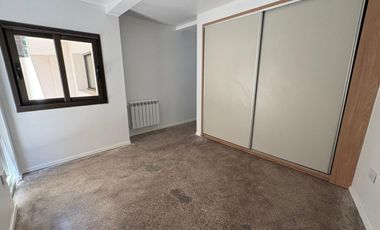 - VENTA CASA TRES DORMITORIOS CON PATIO -