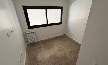 - VENTA CASA TRES DORMITORIOS CON PATIO -