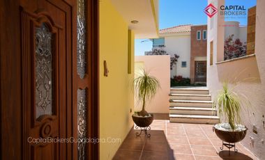 Casa en Venta o Renta en El Palomar de Lujo en privada de 4 casas en el Sur .
