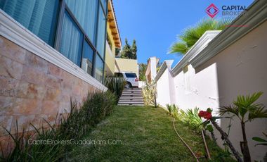 Casa en Venta o Renta en El Palomar de Lujo en privada de 4 casas en el Sur .