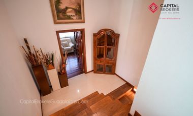 Casa en Venta o Renta en El Palomar de Lujo en privada de 4 casas en el Sur .