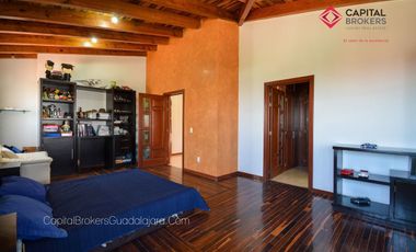 Casa en Venta o Renta en El Palomar de Lujo en privada de 4 casas en el Sur .
