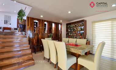 Casa en Venta o Renta en El Palomar de Lujo en privada de 4 casas en el Sur .
