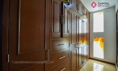 Casa en Venta o Renta en El Palomar de Lujo en privada de 4 casas en el Sur .