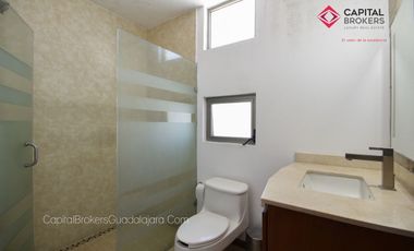 Casa en Venta o Renta en El Palomar de Lujo en privada de 4 casas en el Sur .