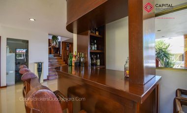 Casa en Venta o Renta en El Palomar de Lujo en privada de 4 casas en el Sur .