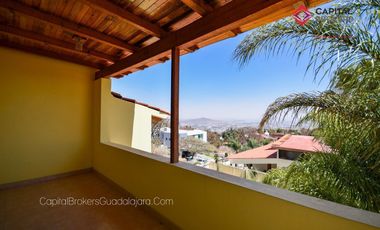 Casa en Venta o Renta en El Palomar de Lujo en privada de 4 casas en el Sur .
