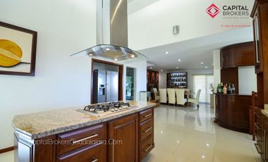 Casa en Venta o Renta en El Palomar de Lujo en privada de 4 casas en el Sur .