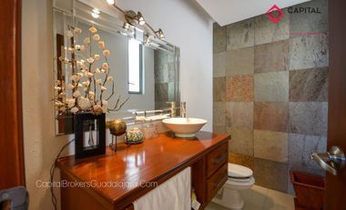 Casa en Venta o Renta en El Palomar de Lujo en privada de 4 casas en el Sur .