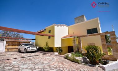 Casa en Venta o Renta en El Palomar de Lujo en privada de 4 casas en el Sur .
