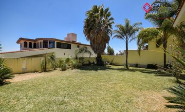 Casa en Venta o Renta en El Palomar de Lujo en privada de 4 casas en el Sur .