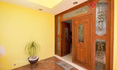 Casa en Venta o Renta en El Palomar de Lujo en privada de 4 casas en el Sur .