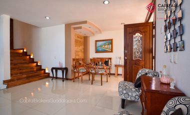 Casa en Venta o Renta en El Palomar de Lujo en privada de 4 casas en el Sur .