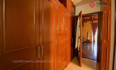 Casa en Venta o Renta en El Palomar de Lujo en privada de 4 casas en el Sur .