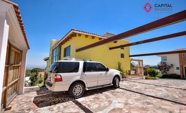 Casa en Venta o Renta en El Palomar de Lujo en privada de 4 casas en el Sur .