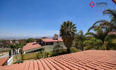 Casa en Venta o Renta en El Palomar de Lujo en privada de 4 casas en el Sur .