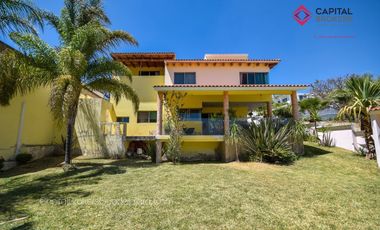 Casa en Venta o Renta en El Palomar de Lujo en privada de 4 casas en el Sur .