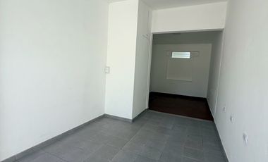 Local comercial frente al parque de las naciones!!