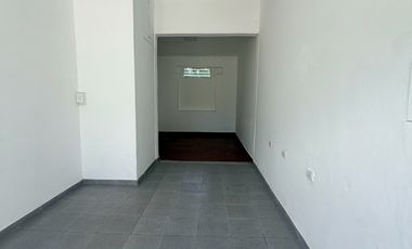 Local comercial frente al parque de las naciones!!