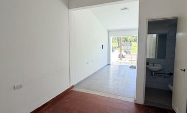 Local comercial frente al parque de las naciones!!