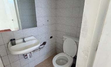 Local comercial frente al parque de las naciones!!