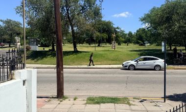 Local comercial frente al parque de las naciones!!