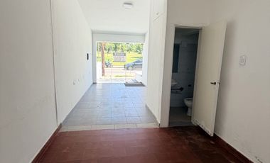 Local comercial frente al parque de las naciones!!