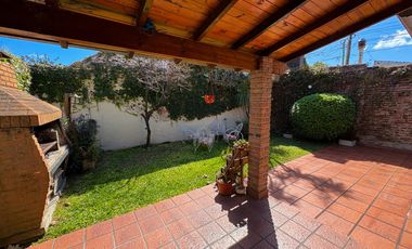 Casa 3 ambientes con garage apta credito