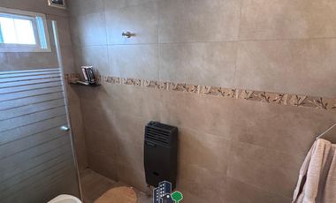 Casa en General Rodriguez, calle Rivadavia, zona céntrica muy tranquila.