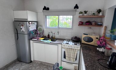 Casa en General Rodriguez, calle Rivadavia, zona céntrica muy tranquila.