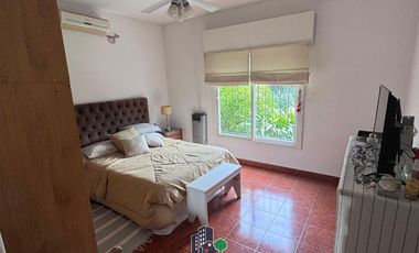 Casa en General Rodriguez, calle Rivadavia, zona céntrica muy tranquila.