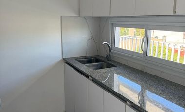 Departamento tres ambientes cochera a la venta en Dominico