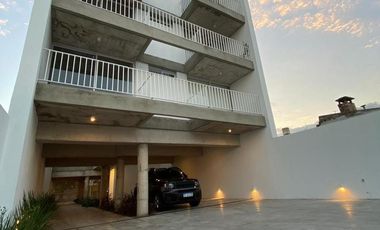 Departamento tres ambientes cochera a la venta en Dominico