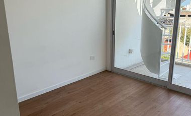 Departamento tres ambientes cochera a la venta en Dominico